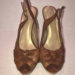 STUART WEITZMAN Brown Leather Bow Slingback Stilettos! Adorable!